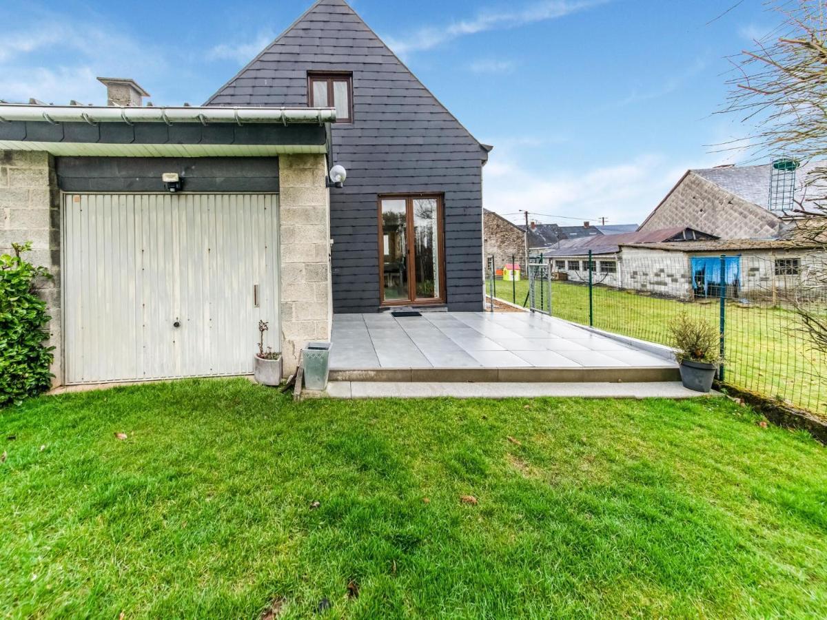 Modern Holiday Home In Lavacherie Sainte-Ode Exterior photo